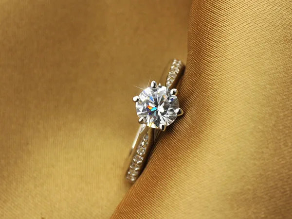 Velora Luxe Classic Solitaire Diamond Ring 925 Silver