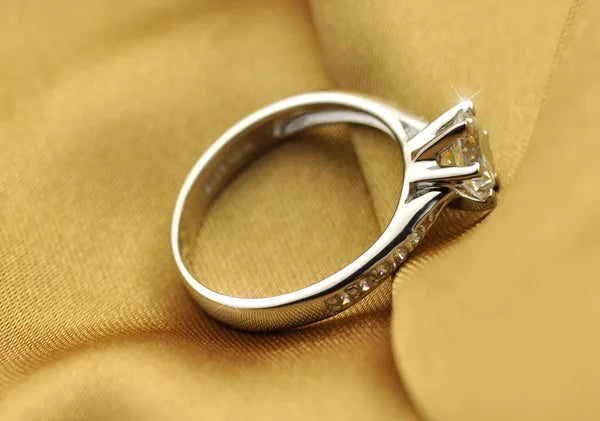 Velora Luxe Classic Solitaire Diamond Ring 925 Silver